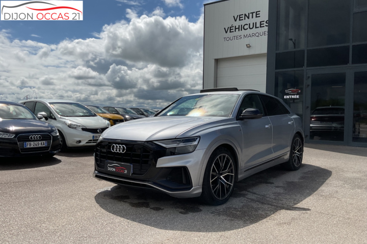 AUDI Q8