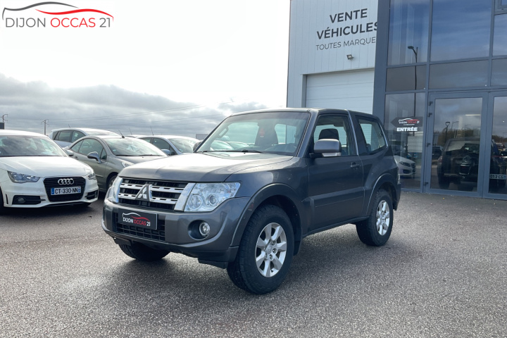 MITSUBISHI PAJERO COURT