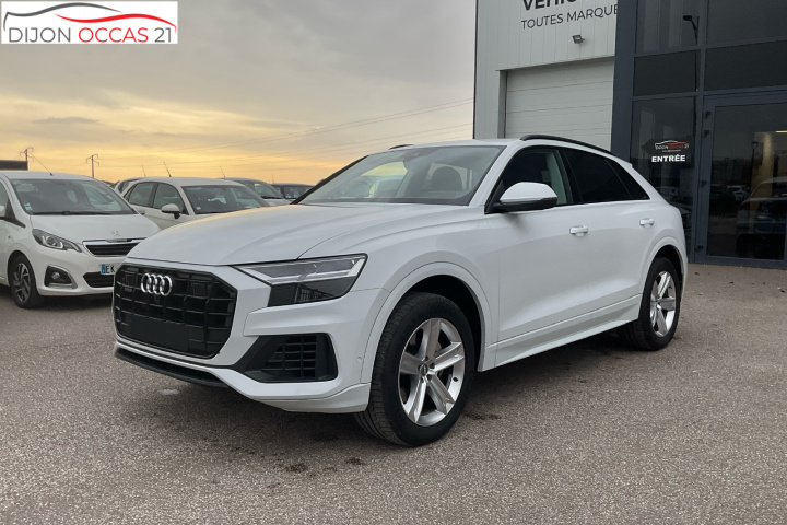 AUDI Q8