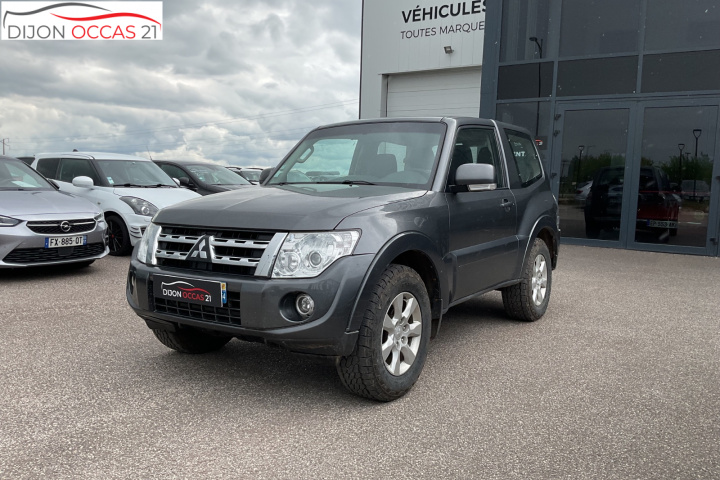 MITSUBISHI PAJERO COURT