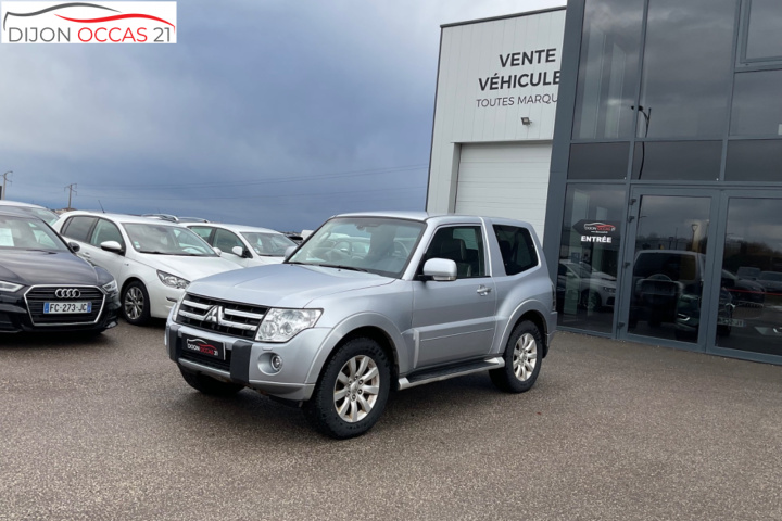 MITSUBISHI PAJERO COURT